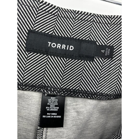 Torrid Studio Ponte Slim Fix Pixie Pant Black White Herringbone Zig Zag 4X - Picture 6 of 6